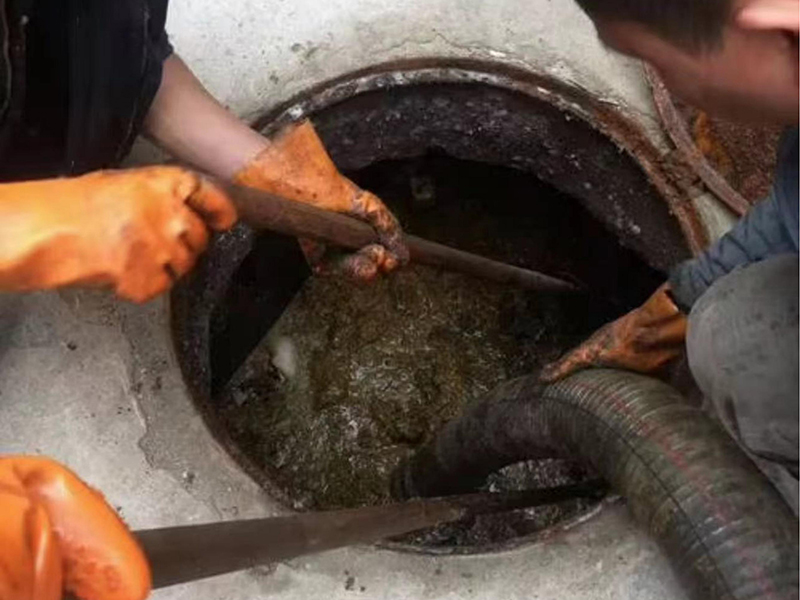 武邑清理化粪池时如何避免沼气的危害?